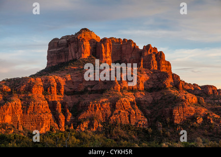 Sunset is very dramatic on the red rock hills surrounding Sedona, Arizona. Stock Photo