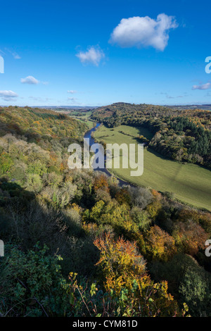 VIEW OF RIVER WYE FROM SYMONDS YAT ROCK VIEWPOINT  IN AUTUMN. ENGLAND UK Stock Photo