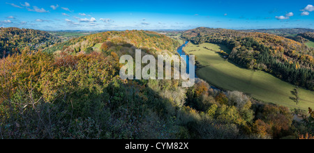 VIEW OF RIVER WYE FROM SYMONDS YAT ROCK VIEWPOINT  IN AUTUMN. ENGLAND UK Stock Photo