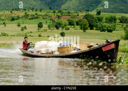 People arriving at Inle lake to sell goods Stock Photo