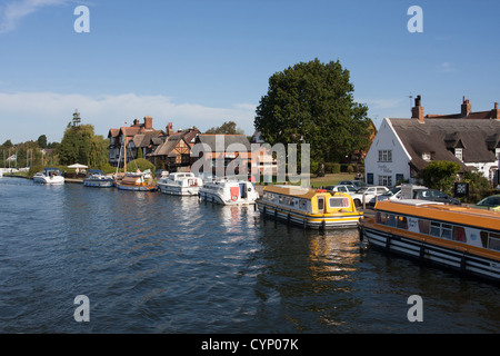 gmle2509 6415 Moored boats on River Bure Horning Norfolk Broads England Great Britain Stock Photo