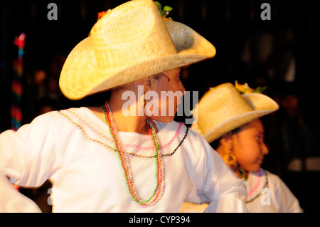 Mexico, Bajio, San Miguel de Allende, Ballet Folklorico performance on Independence Day in El Jardin with female dancers. Stock Photo