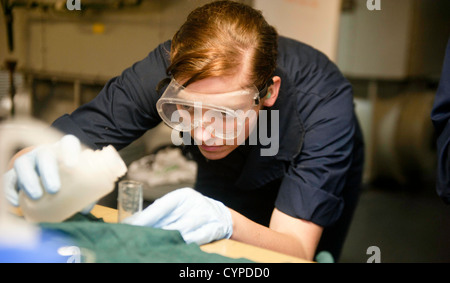 ARABIAN SEA (November 6, 2012) Machinist Mate Fireman Mariah London performs a jack-o-water sample test aboard aircraft carrier Stock Photo