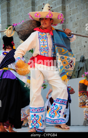 Plaza Tapatia Male dancer from Guerrero State performing during carnival  American Classic Classical Cultural Cultures Stock Photo