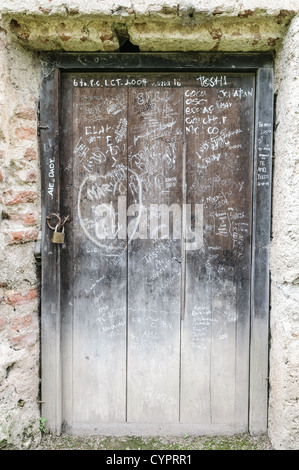 Graffiti on a door at Iglesia y Convento de La Recolección in Antigua, Guatemala. Stock Photo