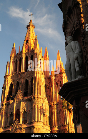 La Parroquia de San Miguel Arcangel neo-gothic exterior with statue of Ignacio Allende in foreground  Hispanic Latin America Stock Photo