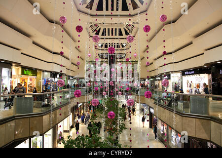 Crowds and decorations at the switch on of Queensgate shopping centres Christmas lights, Peterborough, Cambridgeshire, England. 08 11 2012 Stock Photo