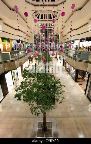 Crowds and decorations at the switch on of Queensgate shopping centres Christmas lights, Peterborough, Cambridgeshire, England. 08 11 2012 Stock Photo