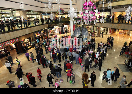 Crowds and decorations at the switch on of Queensgate shopping centres Christmas lights, Peterborough, Cambridgeshire, England. 08 11 2012 Stock Photo