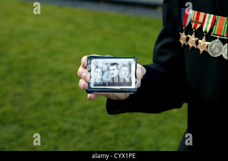 Roland Todd who shows a picture of him and his brothers who all served in the Second World War. Bonzo/Alamy Live News Stock Photo