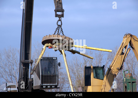 Electromagnetic Crane lifting steel and metal scrap for shredder at Recycling Plant E USA Stock Photo