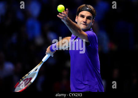 11.11.2012 London, England. Switzerlands Roger Federer in action against Great Britains Andy Murray during the second Semi Final of the Barclays ATP World Tour Finals at The O2 Arena. Stock Photo