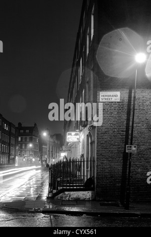 Tavistock Place and Herbrand Street at night, Bloomsbury, London ...