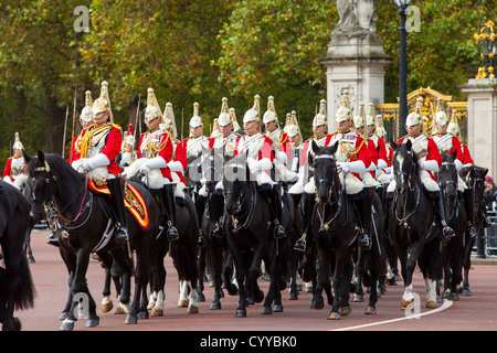 Members of the Household Cavalry - the Life Guards at Buckingham Palace, London England, UK Stock Photo