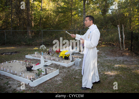 Lacombe, Louisiana - Fr. Kyle Dave leads the Blessing of the Graves at Ducre Cemetery on All Saints Day. Stock Photo