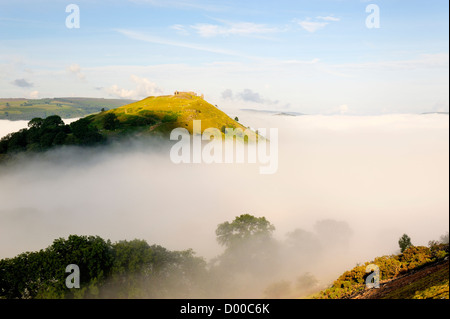 Castell Dinas Bran, Llangollen, Denbighshire, Wales. On an Iron Age site, the stone castle dates from 13 C. Summer morning mist Stock Photo