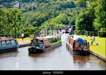 Pontcysyllte Aqueduct finished 1805 carries canal boats on Llangollen Canal over the River Dee valley near Wrexham, Wales, UK Stock Photo