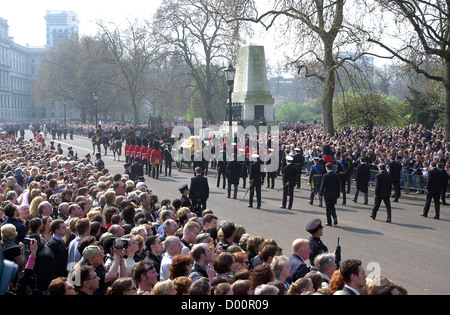 Queen Mother's funeral procession, Queen Mother's coffin during her funeral, public funeral of The Queen Mother Stock Photo