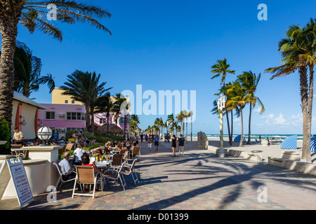 Sidewalk restaurant outside the Marriott Hotel on the Broadwalk in Hollywood, near Fort Lauderdale, Broward County, Florida, USA Stock Photo