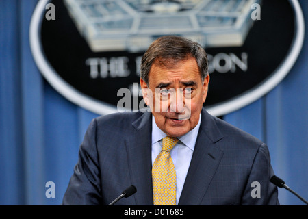 Secretary of Defense Leon E. Panetta speaks before introducing Holly Petraeus, Assistant Director of the Consumer Financial Prot Stock Photo