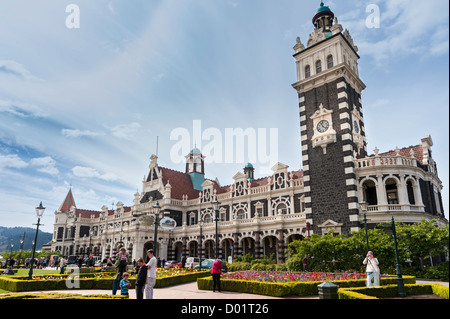 Dunedin Railway Station. Designed by George A. Troup, opened in 1906. New Zealand, South Island Stock Photo