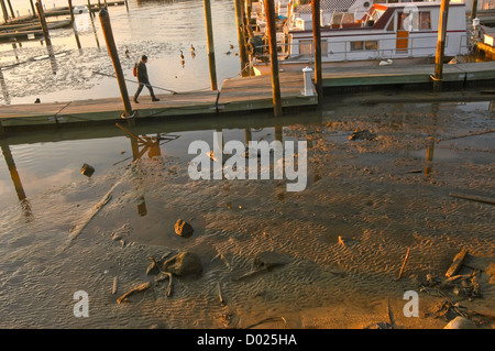 New York, NY - 21 December 2006 - Low Tide at the 79th Street Boat Basin, Riverside Park. Stock Photo