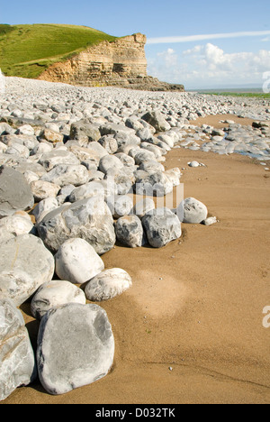 Stones on the beach and a cliff, coast close to Nash Point, Southerndown, Glamorgan Heritage Coast, Wales, UK Stock Photo