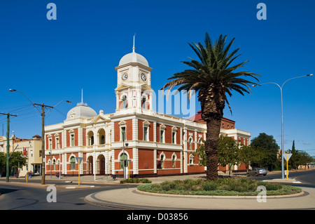 Roundabout with palm tree in the gold city of Kalgoorlie-Boulder. Stock Photo