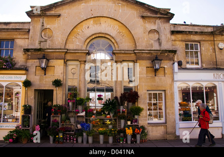 Pulteney Bridge Flowers a florist on the famous bridge in the heritage city of Bath Stock Photo