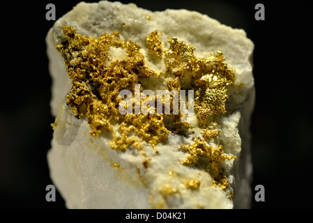 Gold in its natural form Stock Photo - Alamy