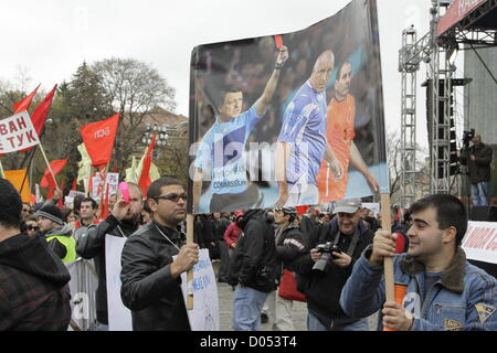 Sofia, Bulgaria. 17th November 2012. Demonstrators holding up a photo montage depicting EC president Jose Manuel Barroso as a football referee, holding up the red to the Bulgarian government. Credit:  Johann Brandstatter / Alamy Live News Stock Photo