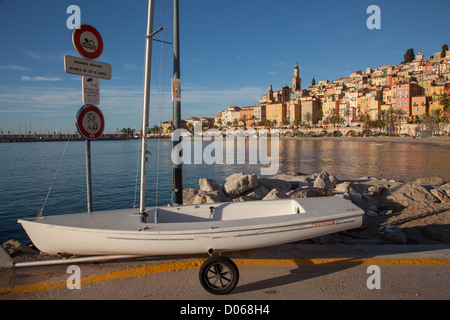 FISHING BOATS COLOURFUL HOUSES OLD TOWN IN FRONT SABLETTES BEACH SAINT-MICHEL ARCHANGE BASILICA MENTON ALPES-MARITIMES (06) Stock Photo