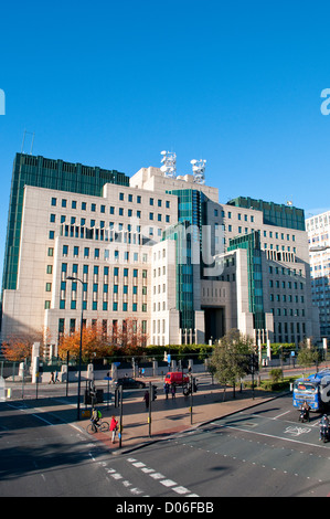 MI6 Building or SIS Building seen from Vauxhall Cross, Vauxhall, London, UK Stock Photo