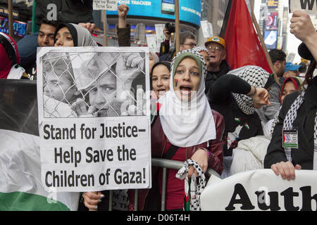 Simultaneous Demonstrations from pro-Palestinian & pro-Israeli groups  in Times Square, NYC, concerning the present attacks from both sides. Pro-Palestinian demonstrators Stock Photo