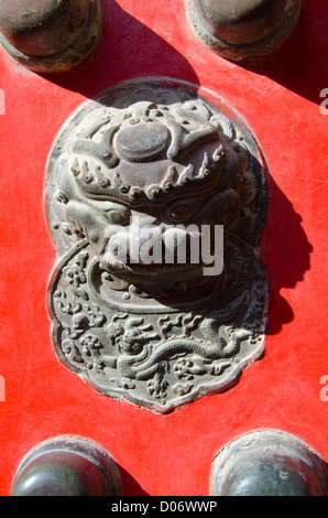 China, Beijing, Forbidden City (aka Zijin Cheng). Emperors palace from the Ming and Qing dynasties. Ti Shun Tang hall door. Stock Photo