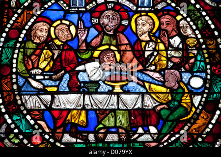 THE LAST SUPPER JESUS' MEAL APOSTLES PASSION CHRIST DETAIL STAINED GLASS IN ROYAL DOOR CHARTRES CATHEDRAL EURE-ET-LOIR (28) Stock Photo