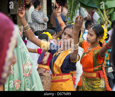 indian girls in traditional dress dancing at a festival in the streets d07nr9