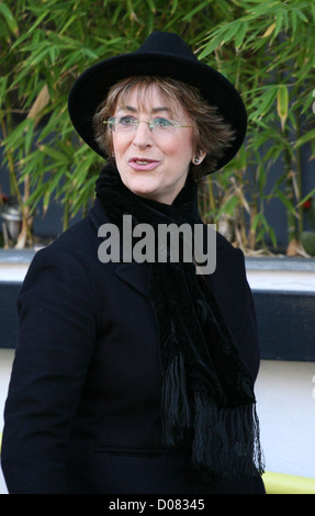 Maureen Lipman Celebrities outside the ITV television studios. London, England - 10.11.10 Stock Photo