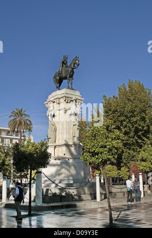 PLAZA NUEVA STATUE OF KING FERDINAND III SEVILLE ANDALUSIA SPAIN Stock Photo