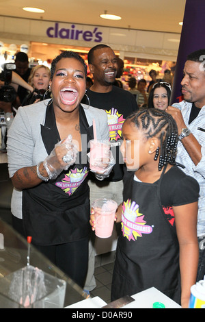 American Idol sensation Fantasia Barri and her daughter Zion Quari ...