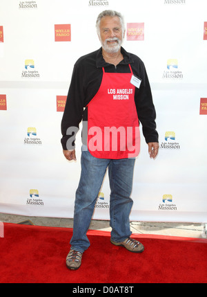 Jonathan Goldsmith Anne and Kirk Douglas Center host Thanksgiving Meal for the Homeless held the Los Angeles Mission. Los Stock Photo