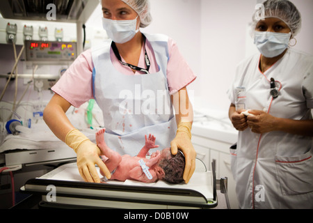 WEIGHT, PREMATURE BABY Stock Photo