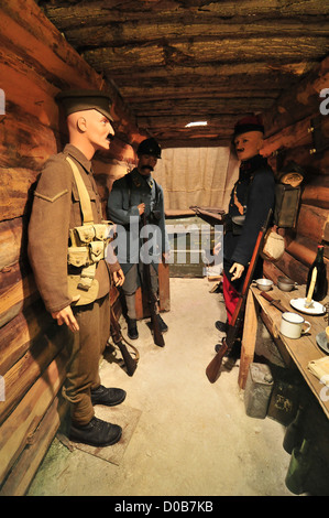 SOLDIERS IN SHELTER SOMME 1916 MUSEUM RETRACING LIFE IN TRENCHES DURING BATTLES SOMME FIRST WORLD WAR ALBERT SOMME (80) FRANCE Stock Photo