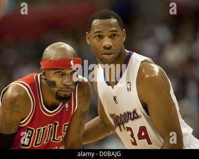 Nov. 17, 2012 - Los Angeles, CALIFORNIA, USA - Chicago Bulls Richard Hamilton and Los Angeles Clippers Willie Green during the first half of the game at the Staples Center in Los Angeles, California on Saturday 17, November 2012..ARMANDO ARORIZO/PI (Credit Image: © Armando Arorizo/Pi/Prensa Internacional/ZUMAPRESS.com) Stock Photo