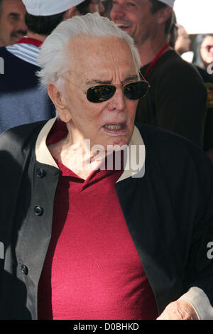 Nov. 21, 2012 - Los Angeles, California, U.S. - Kirk Douglas.LA Mission Thanksgiving Dinner  on 21st November 2012,LA Mission,Los Angeles,CA.USA.(Credit Image: © TLeopold/Globe Photos/ZUMAPRESS.com) Stock Photo