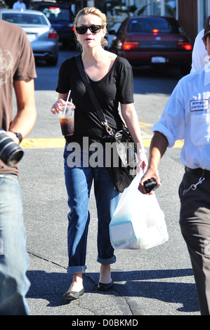 Reese Witherspoon and boyfriend Jim Toth leave the Brentwood Country Mart Los Angeles, California - 11.12.10 Stock Photo