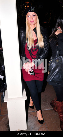 Paris Hilton leaving La Piazza restaurant after having dinner at The Grove Los Angeles, California, USA - 04.12.10 Stock Photo