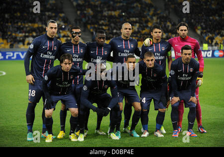 21.11.2012 Kiev, Ukraine. Paris Saint-Germain soccer team players pose for picture before their UEFA Champions League, Group stage (Group A) soccer match of FC Dynamo Kyiv vs Paris Saint-Germain FC at the Olimpiyskiy stadium in Kiev, Ukraine, 21 November 2012 Stock Photo