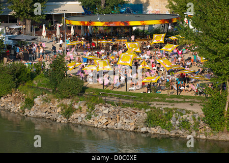 Österreich, Wien I, Blick von der Terrasse des Cafe Bar Restaurant Urania auf den Donakanal mit der Strandbar Herrmann Stock Photo