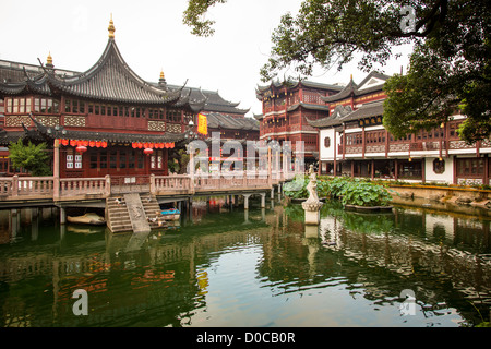 View of the Huxinting Teahouse in Yu Yuan Gardens Shanghai, China Stock Photo